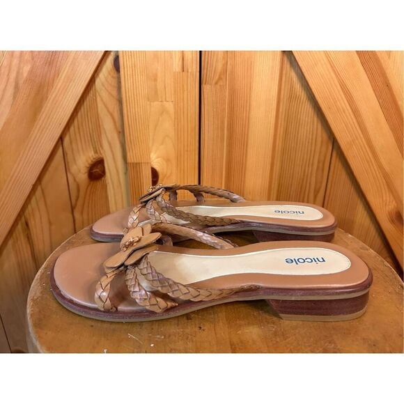Nicole Ladies Size 8.5M Tan Brown Braided Faux Leather Flower Sandals Slide Ins - Picture 2 of 8